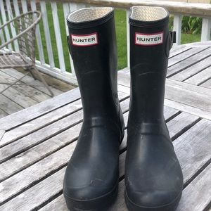 Women’s short Hunter boots, size 9 1/2.